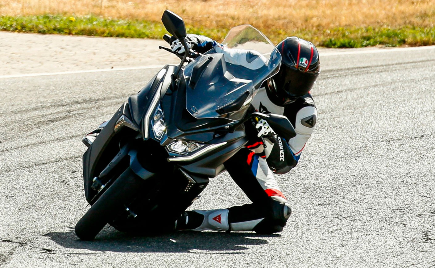 Probando la nueva KYMCO AK 550